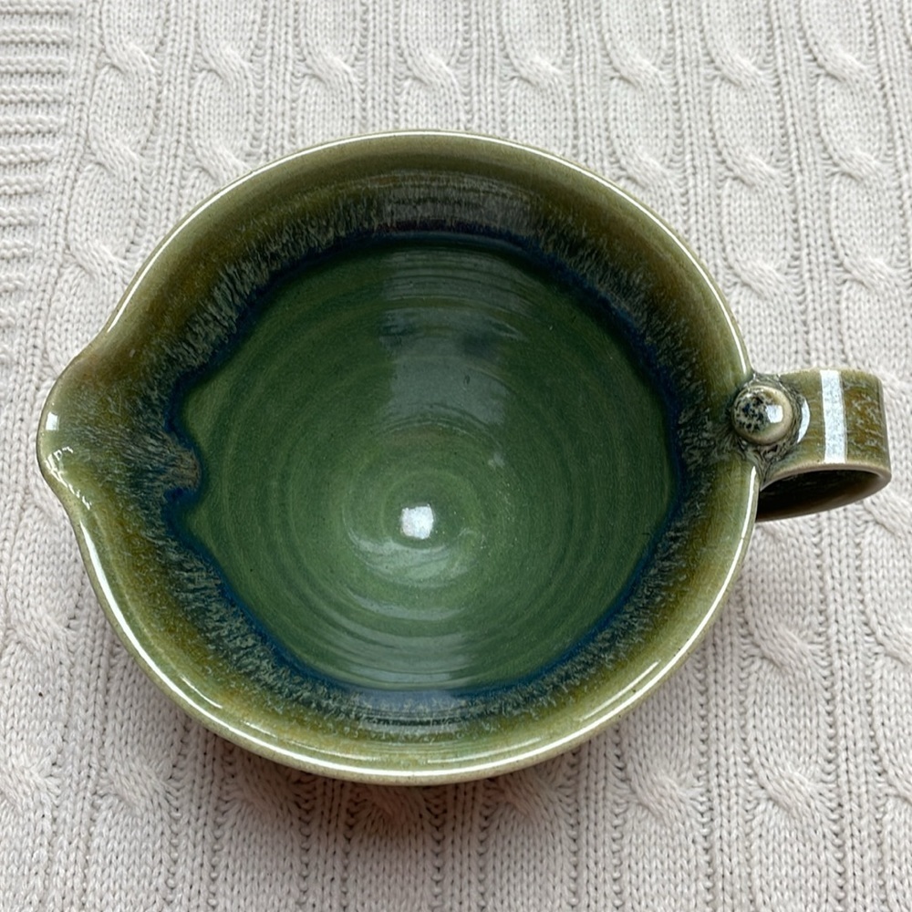 Pottery bowl with spout/handle & saucer. Blues and greens glazed Makers mark - Picture 4 of 10